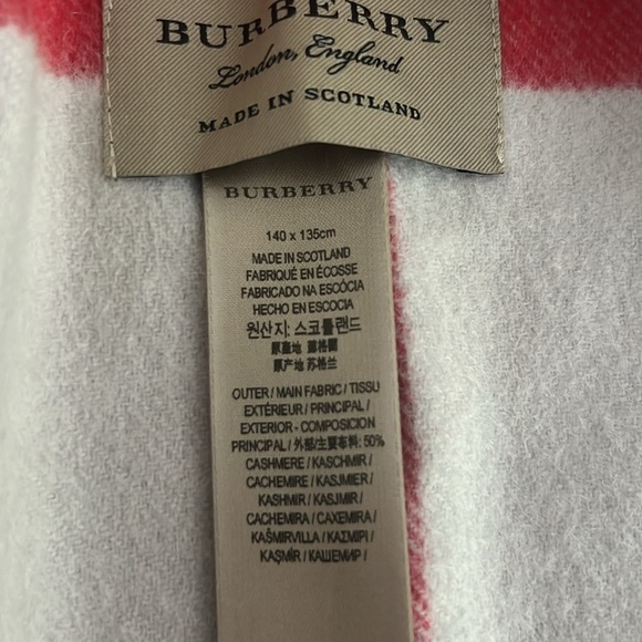 Burberry poncho wrap - Picture 2 of 9